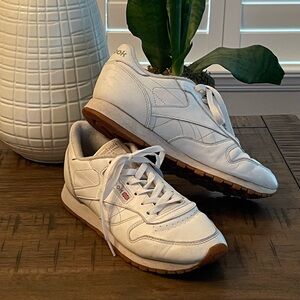 Women’s size 8 Reebok Classic Reefresh Leather